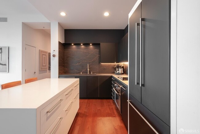 Building Photo - 1160 Mission St