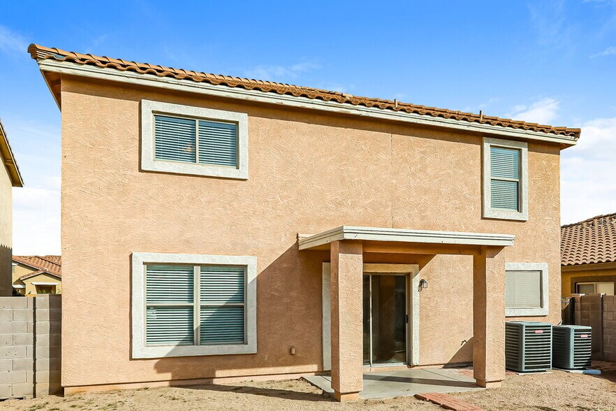 Building Photo - 973 E Doris St