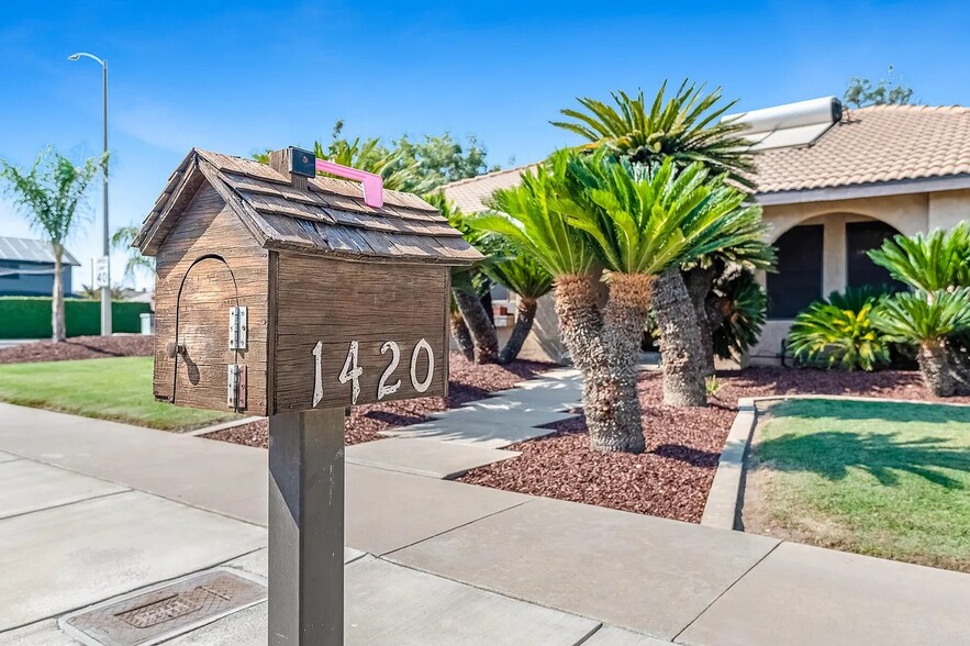 Building Photo - 1420 E Coelho Ave