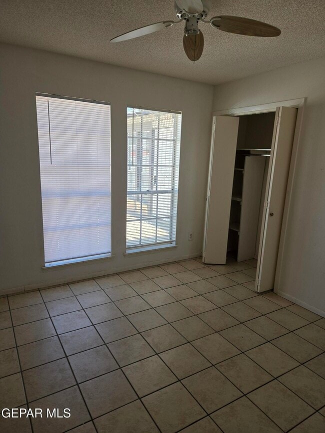 Building Photo - 6627 Escondido Dr