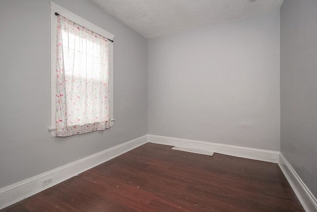 Building Photo - 1909 Treadway Ave