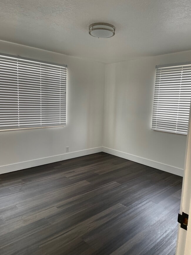 Building Photo - 250 E 600 S