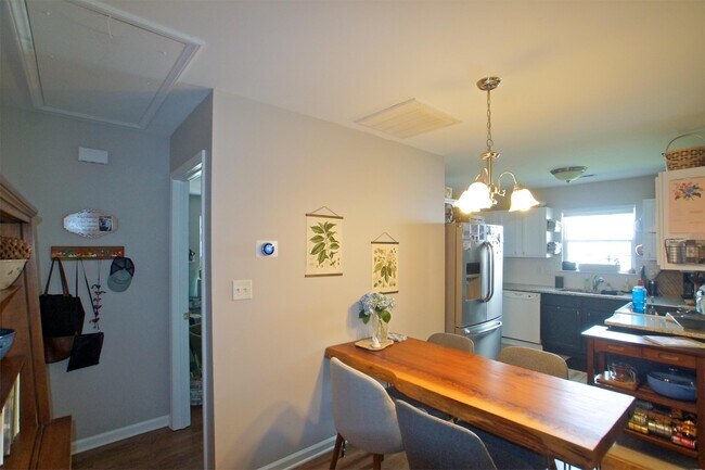 Building Photo - 716 McGill Pl