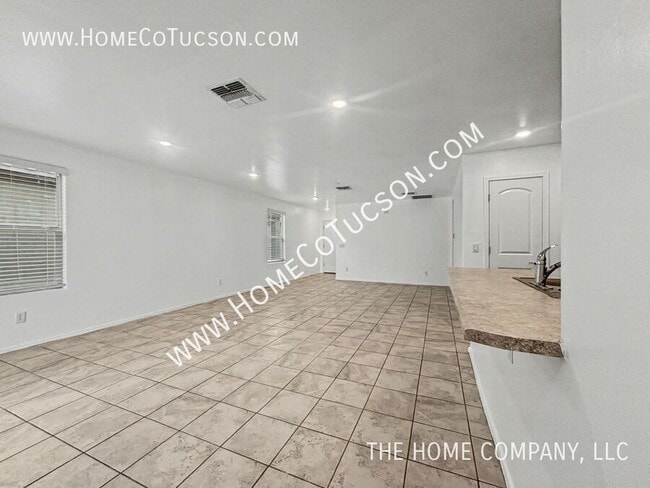 Building Photo - 955 W Calle Ronda