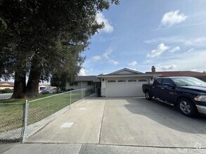Building Photo - SAN JOSE - Well Maintained 3/2 In A Quiet ...