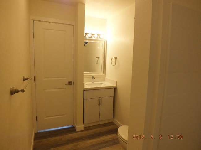 Building Photo - 12544 15th Ave NE