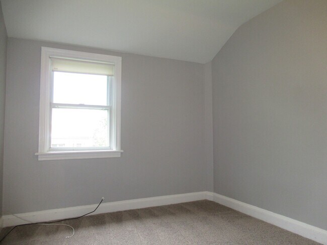 Building Photo - Charming 3 Bedroom/1 Bathroom Townhome with Finished Basement in New Northwood, MD!