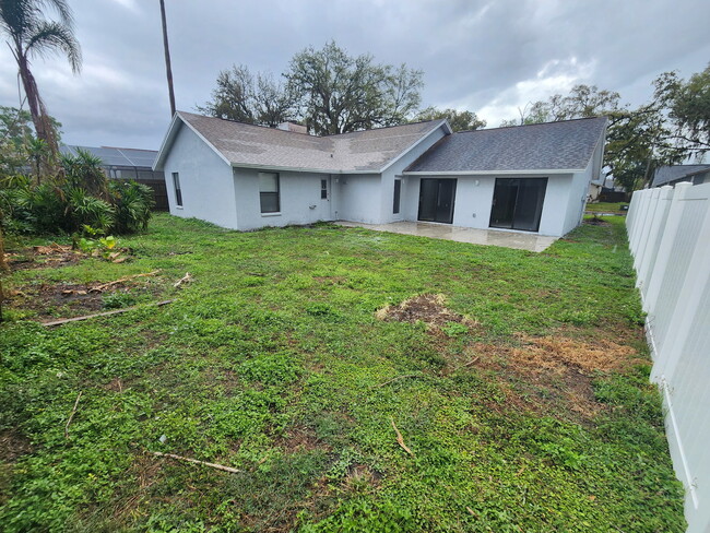 Building Photo - 1906 Landside Dr