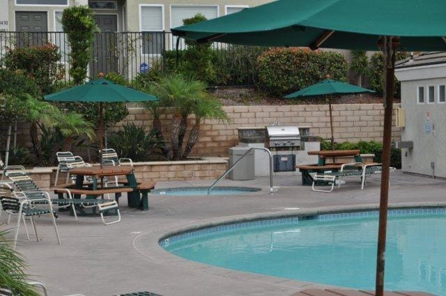 Building Photo - 2 Bedroom Townhome in the Cantera Community of Scripps Ranch
