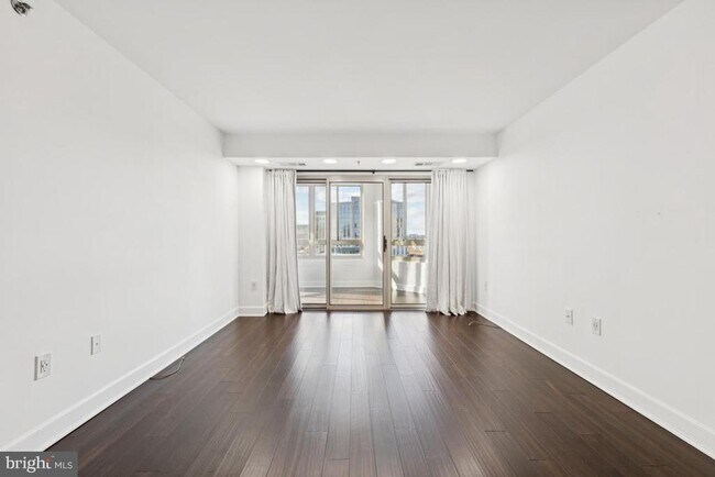 Building Photo - 2151 Jamieson Ave