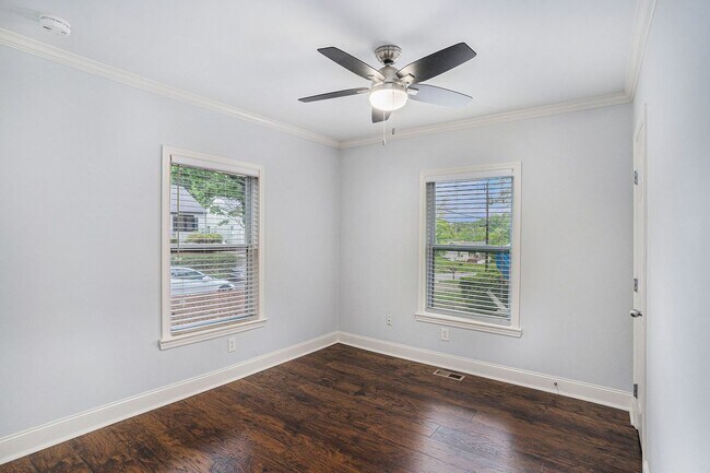 Building Photo - 3378 La Vista Dr