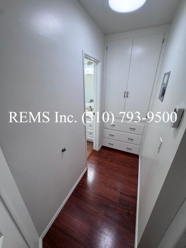 Building Photo - 3580 Brenton Ave