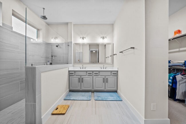 Building Photo - 10971 Swang Link Dr