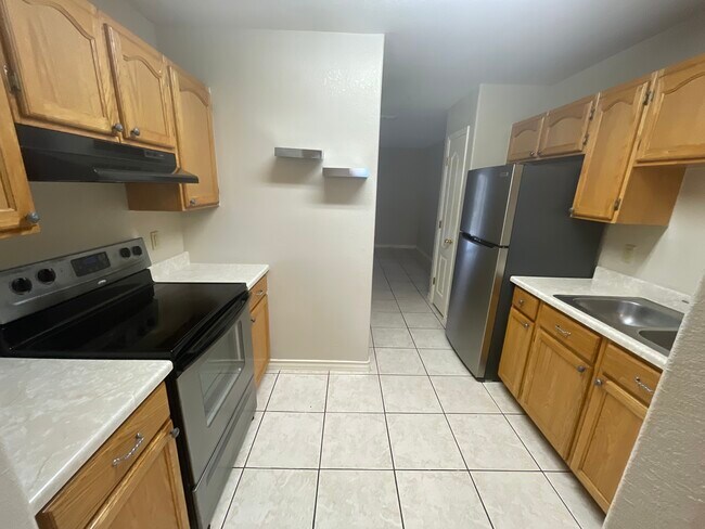 Kitchen - 1020 Dickey Ln