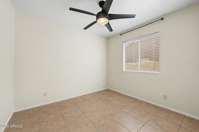 Building Photo - 933 N 94th Pl