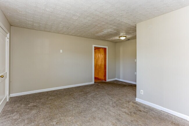 Building Photo - 5299 Sharon St