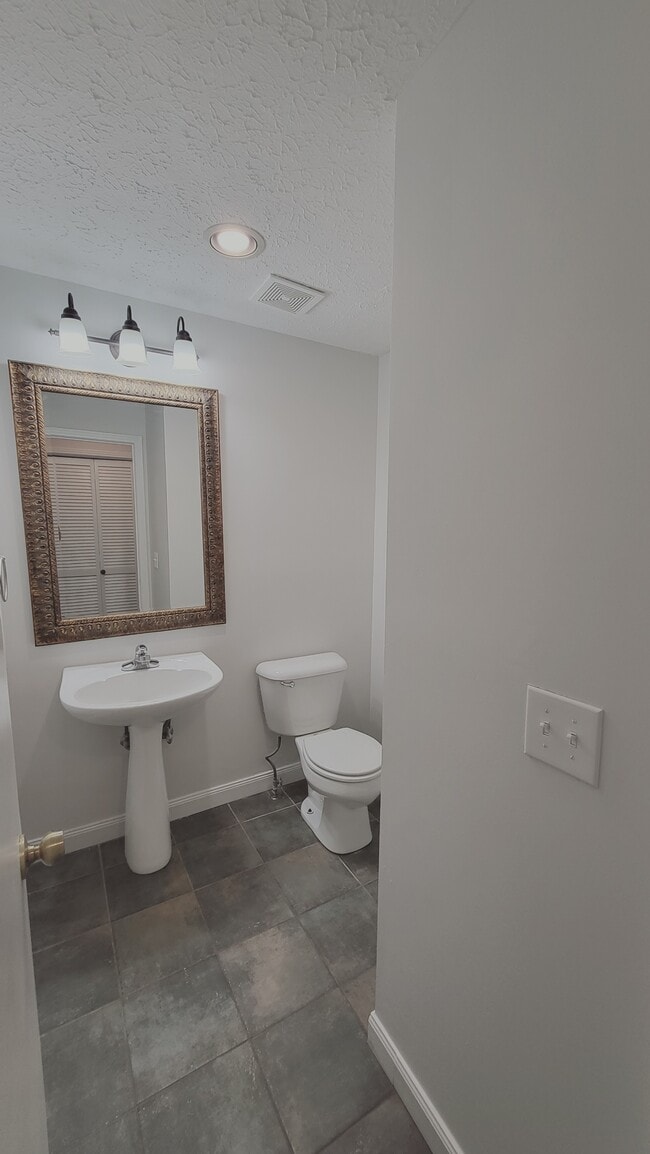 Building Photo - 301 Hickory Pl