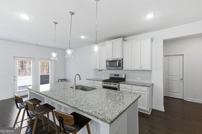 Building Photo - 1415 Dahlia Dr