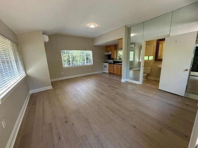 Building Photo - 5 Bed 4 Bath Gated Home In Alamo