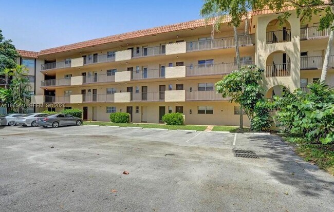 Building Photo - 6101 N Falls Cir Dr