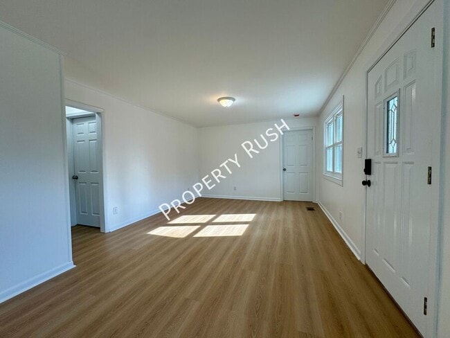 Building Photo - 32 Opal Rd