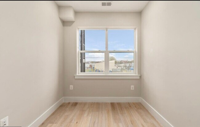 Building Photo - 2011 Benning Rd NE