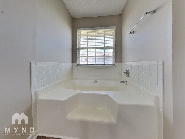 Building Photo - 11640 Registry Blvd