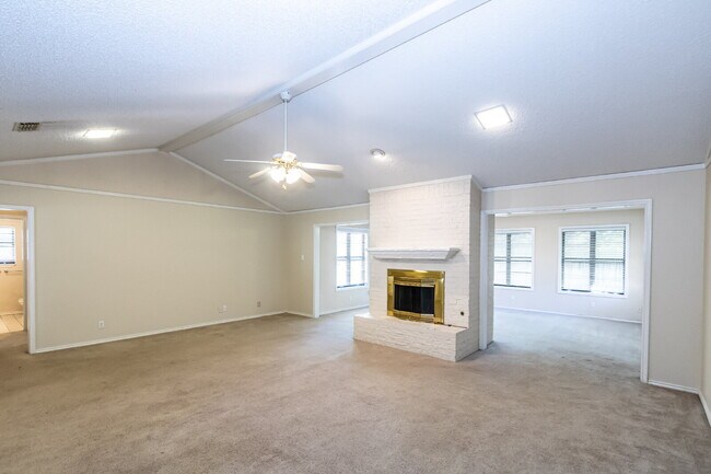 Building Photo - 2 Large Living areas! Approximately 2100 S...