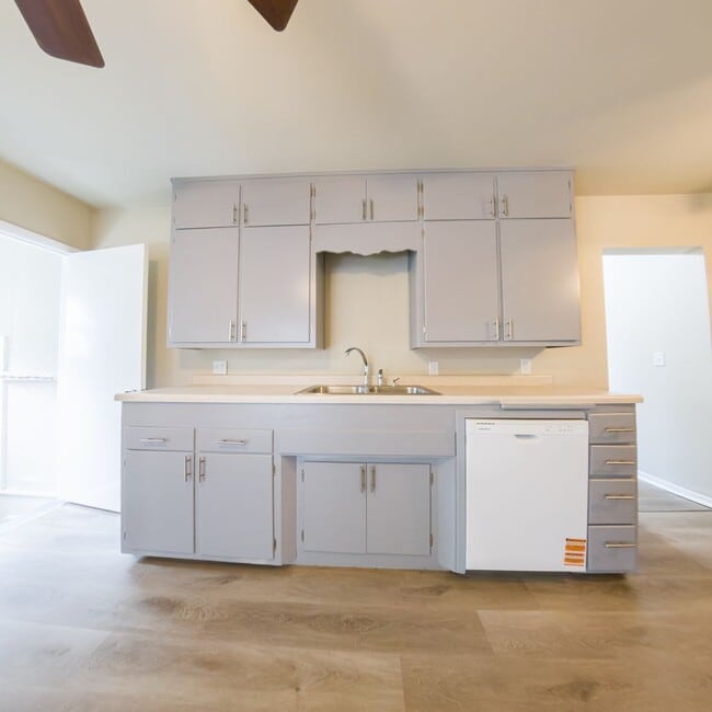 Building Photo - 3 Bedroom 2 Bath Home Conrad Iowa