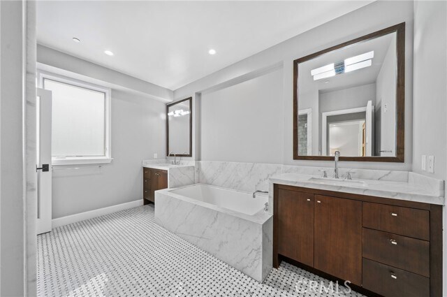 Building Photo - 823 S Bundy Dr