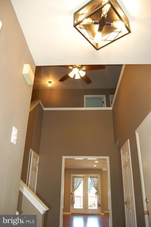 Building Photo - 131 Red Haven Dr