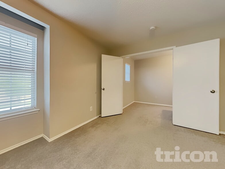 Building Photo - 1113 Beeblossom Dr