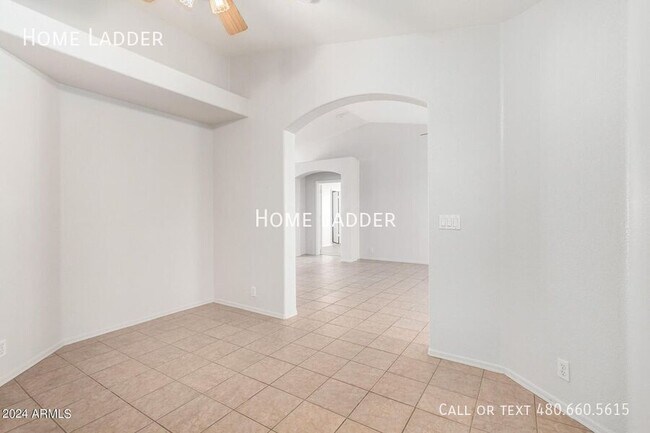 Building Photo - 917 S Del Rancho