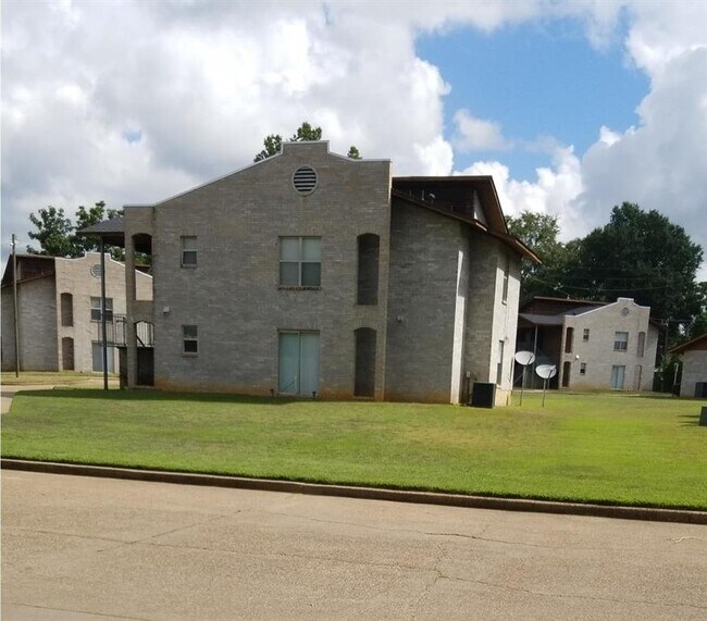 Primary Photo - 1305 School St