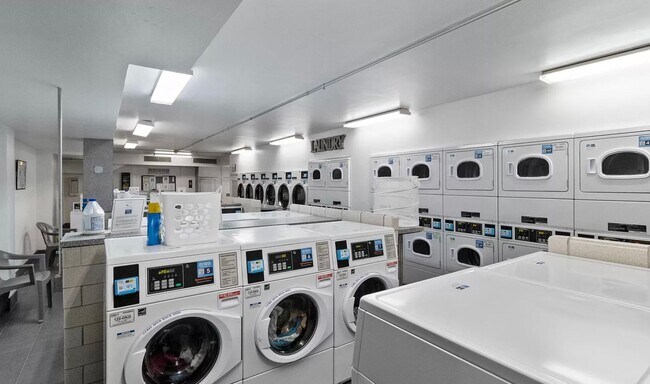 Building Photo - 10401 Grosvenor Pl