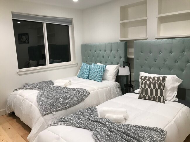 Building Photo - 266 Humboldt Rd