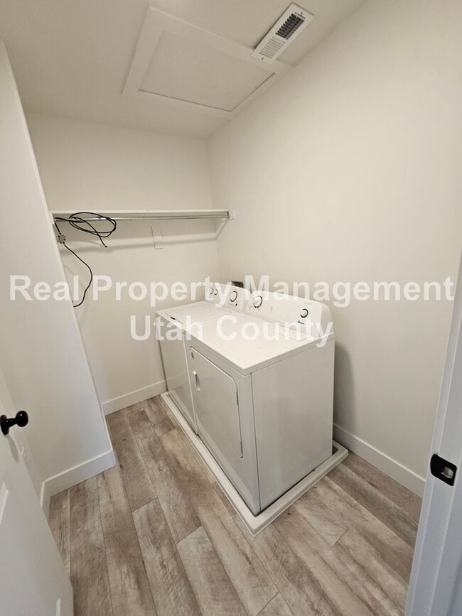 Building Photo - 986 E 1300 S