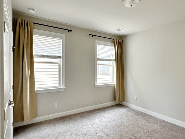 Building Photo - 1065 Penny Ln