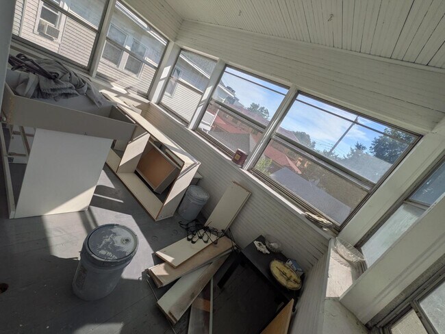 Building Photo - 3029 Fremont Ave S