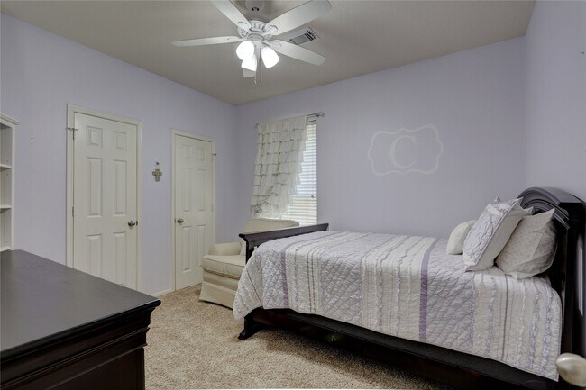 Building Photo - 19 S Linton Ridge Cir