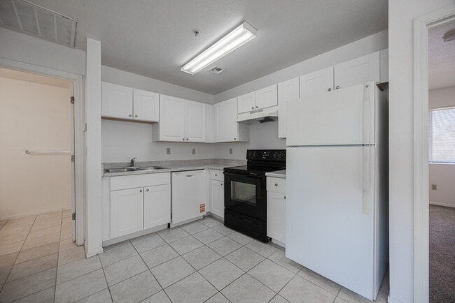 Building Photo - 16033 N 25th St