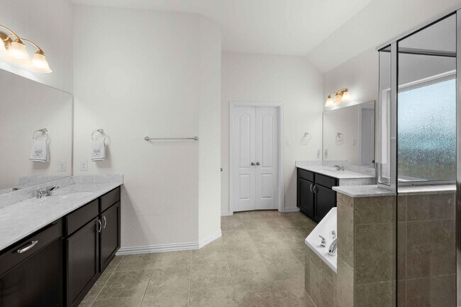 Building Photo - Welcome to your slice of paradise in Round...