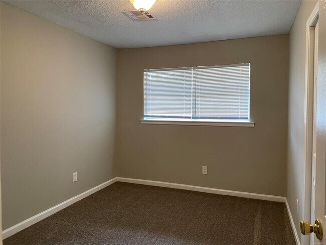 Building Photo - 1429 Dunbarton Rd