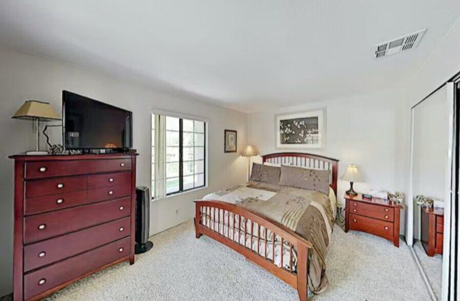 Building Photo - 505 S Farrell Dr