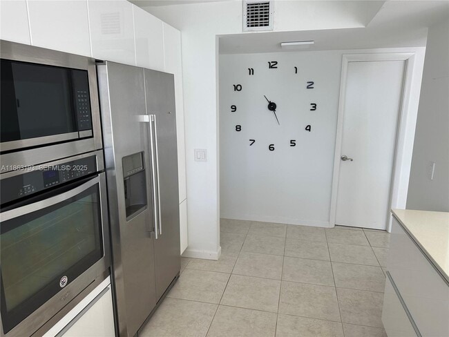 Building Photo - 400 Leslie Dr