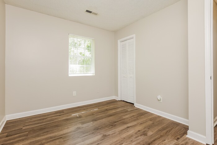 Building Photo - 512 Old Fort Dr