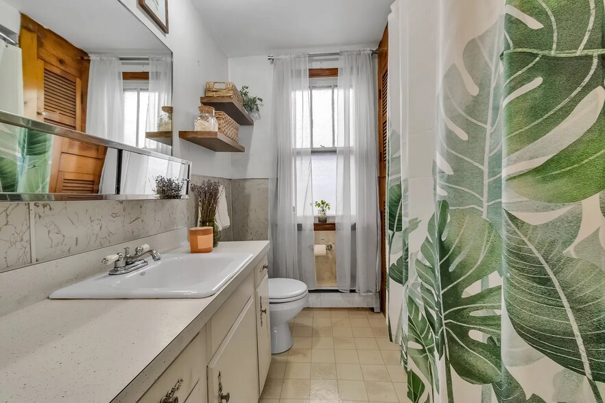 Building Photo - 12 Lovering Ave