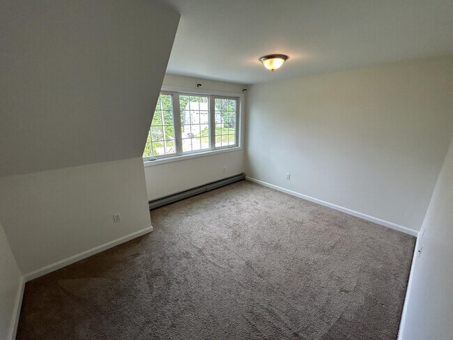 Building Photo - 8 Parker Ridge Rd