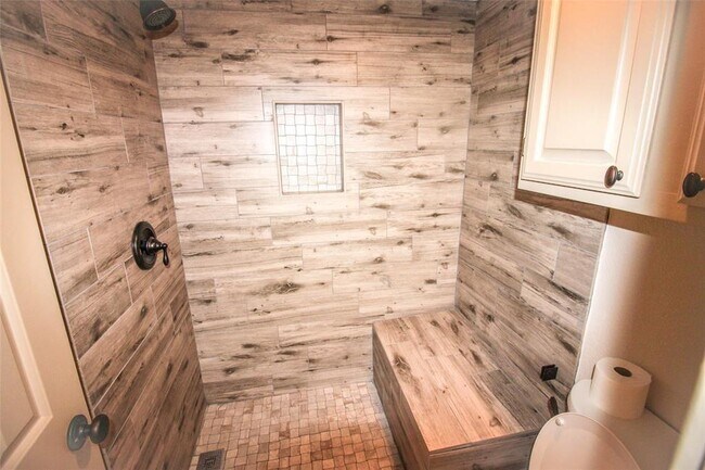 Building Photo - 1311 Antoine Dr