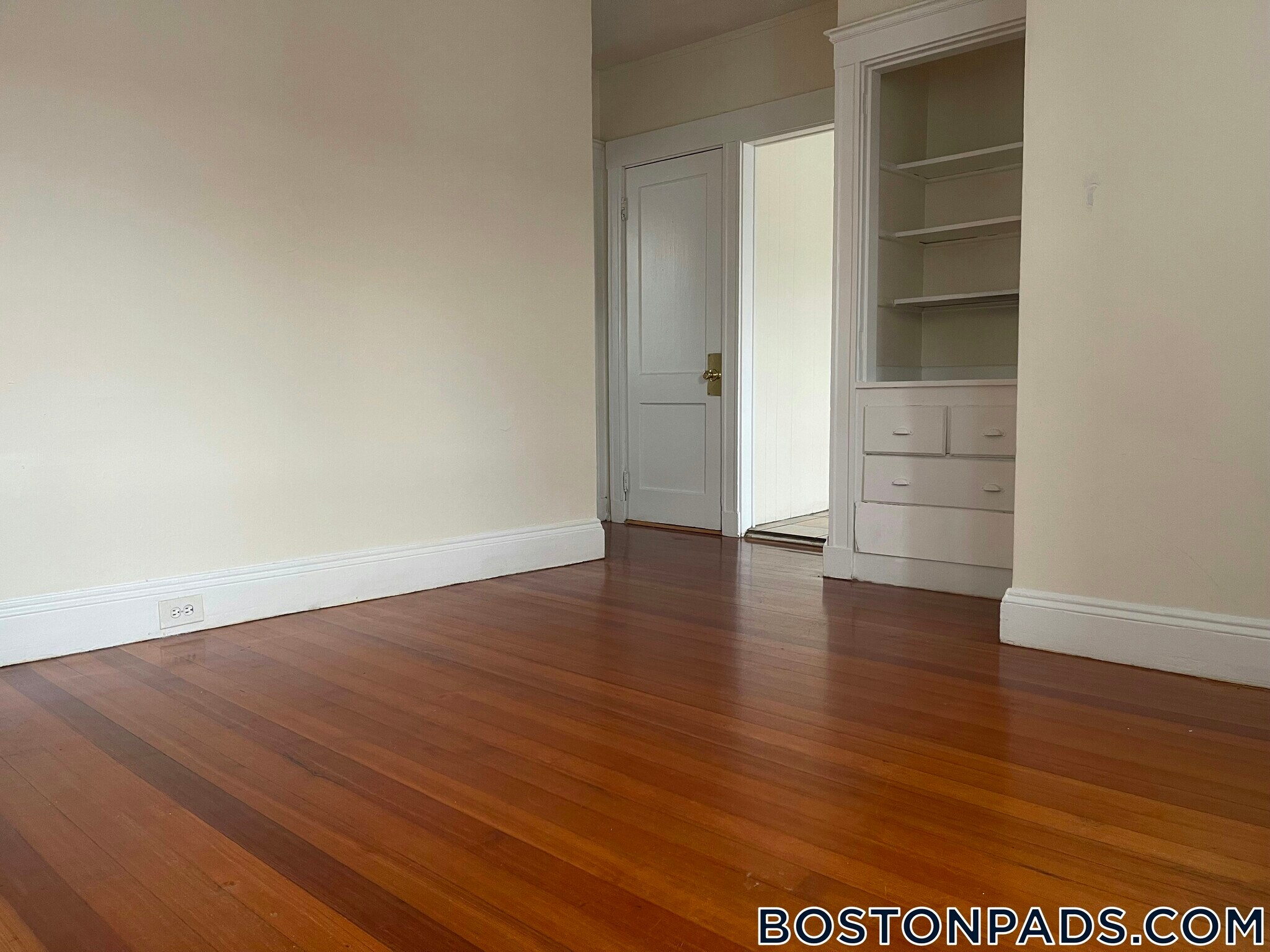 Building Photo - 518 Cambridge St